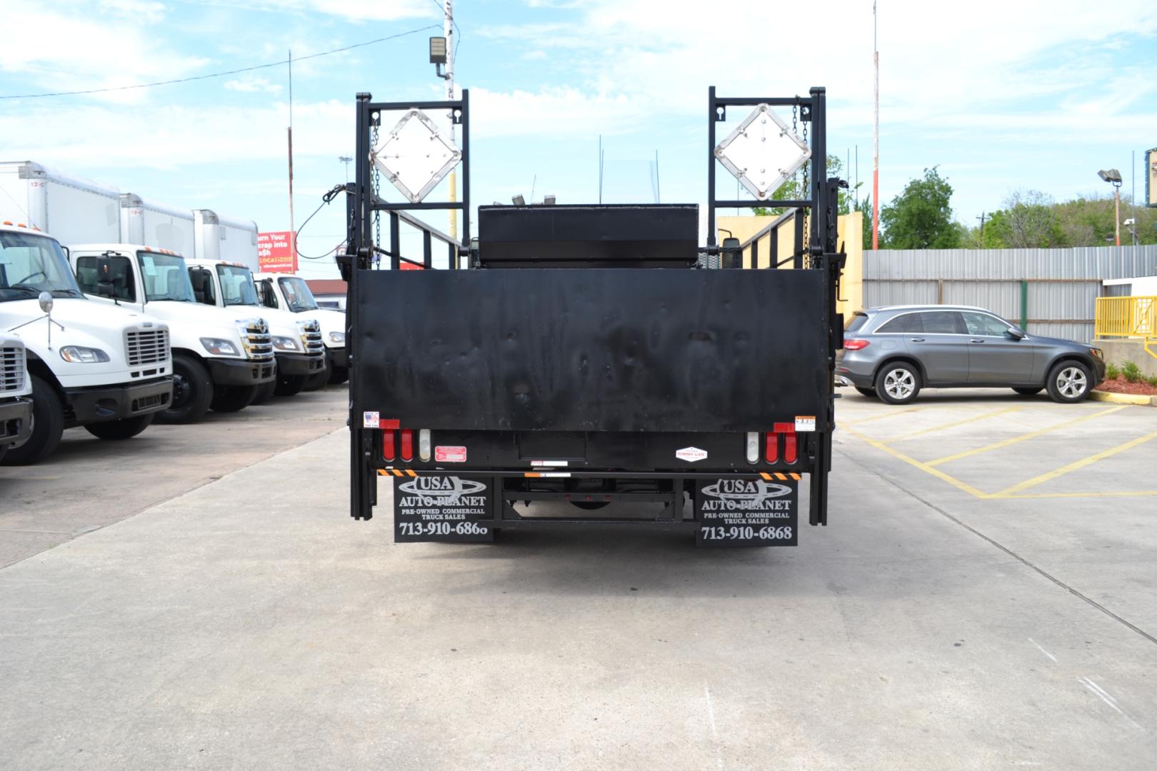 2007 WHITE /BLACK HINO 165 with an J05D-TA 5.1L 175HP engine, ALLISON 6SPD AUTOMATIC transmission, located at 9172 North Fwy, Houston, TX, 77037, (713) 910-6868, 29.887470, -95.411903 - Photo#5